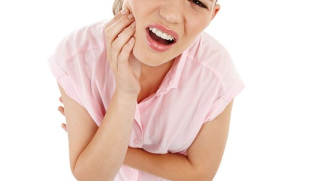 Girl with a dental emergency going for treatment in Reno, Nevada